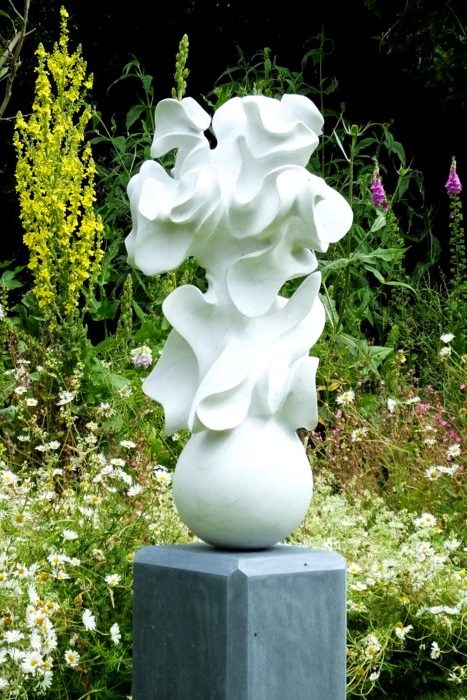 Flusso I by Mel Fraser, stunning contemporary stone sculpture