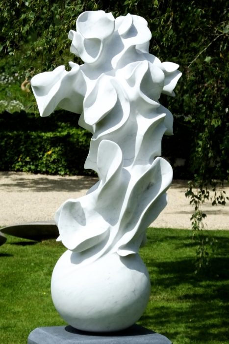 Flusso I by Mel Fraser, contemporary stone sculpture